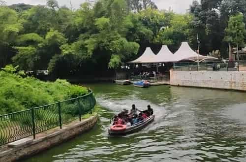 Boat ride at Jawahar Bal Bhavan
